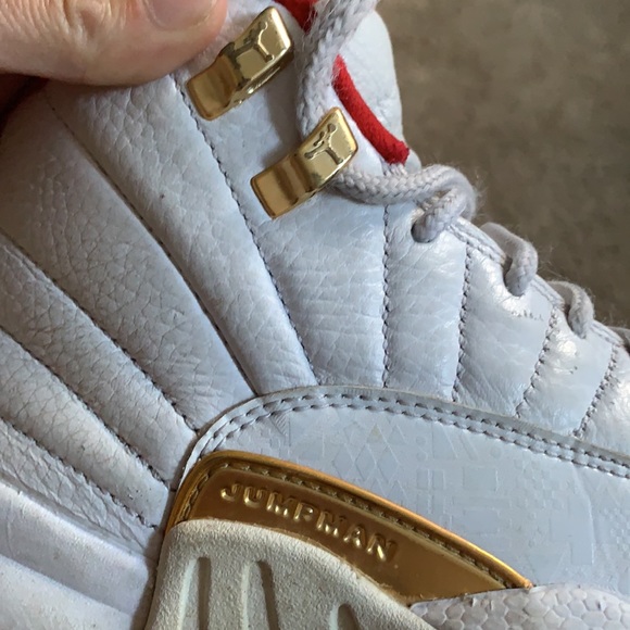 Boys Jordan sneakers - Picture 2 of 4